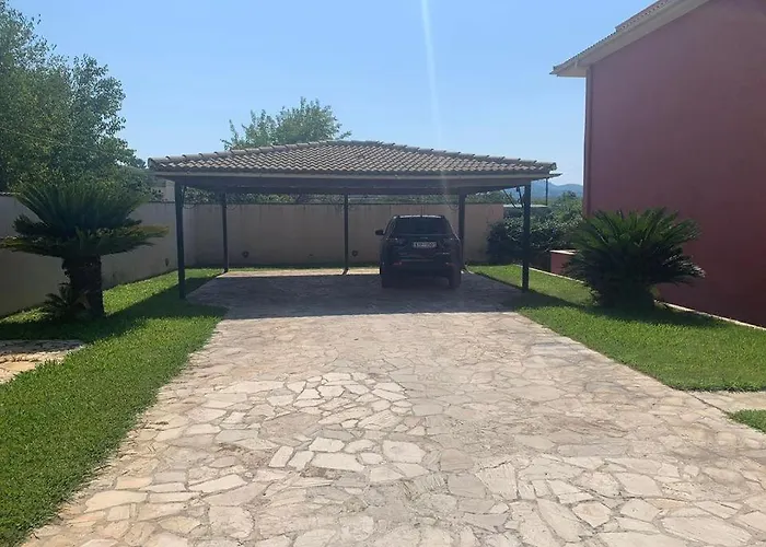 Antonios' Yard Appartement *