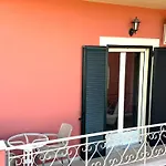 Antonios' Yard アパート