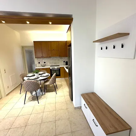 Antonios' Yard Apartman Kanáli
