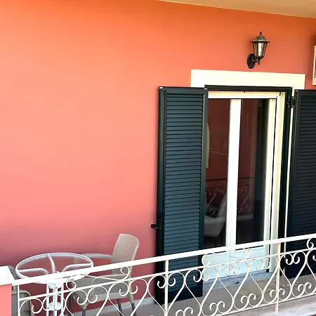 Antonios' Yard アパート
