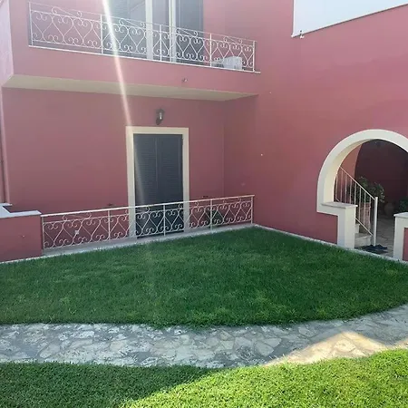 Antonios' Yard * Kanálion