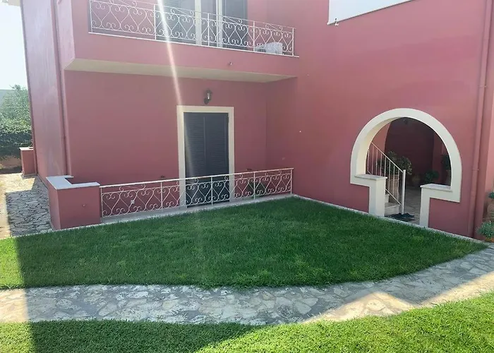 Antonios' Yard * Kanáli
